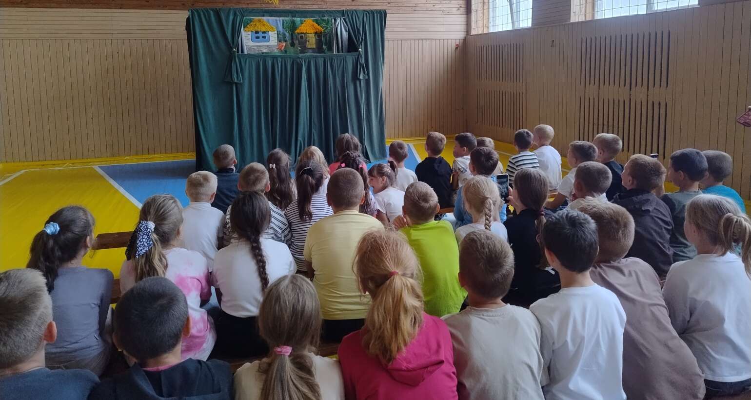 Вистава ” Хитрий вовк”